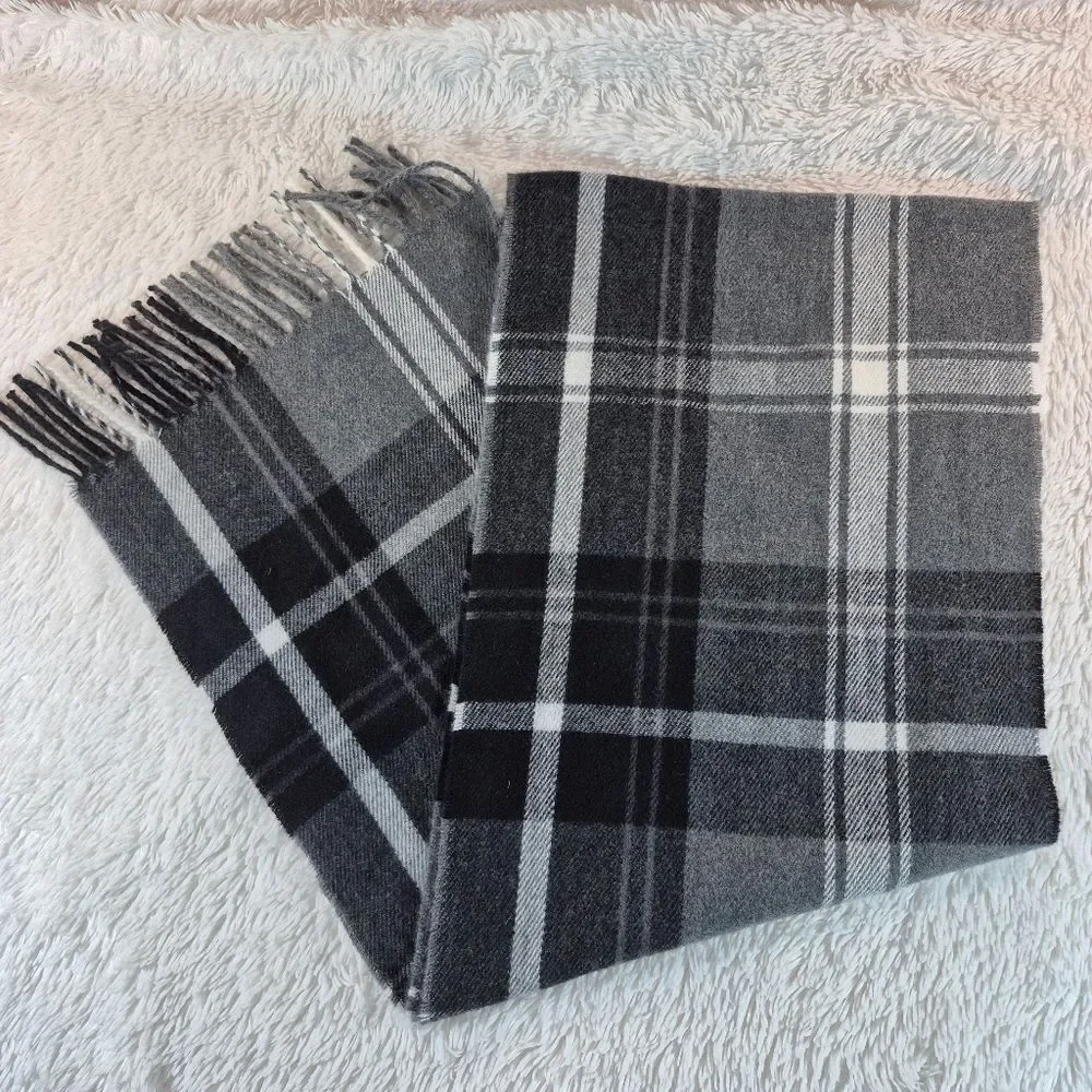 NEW WITHOUT TAGS H&M Black & Gray Plaid Fringe Scarf - Cozy Winter Wrap.